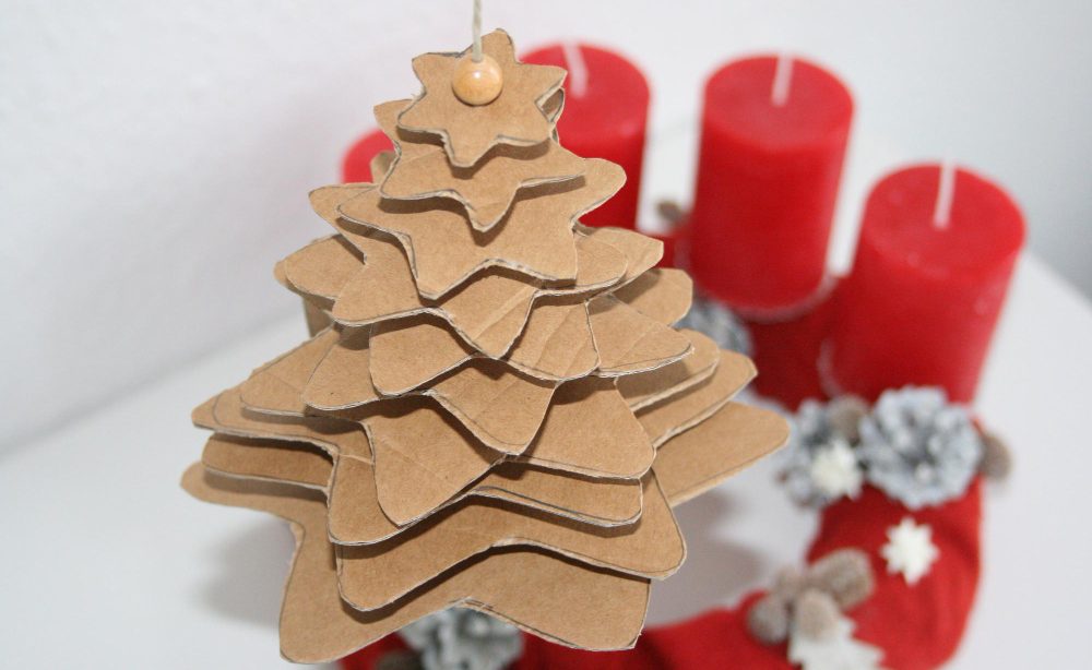 des idées écologiques et originales pour un Sapin de noël en carton