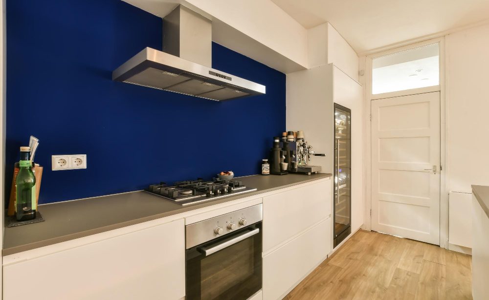 Choisir la peinture idéale pour une cuisine colorée et tendance