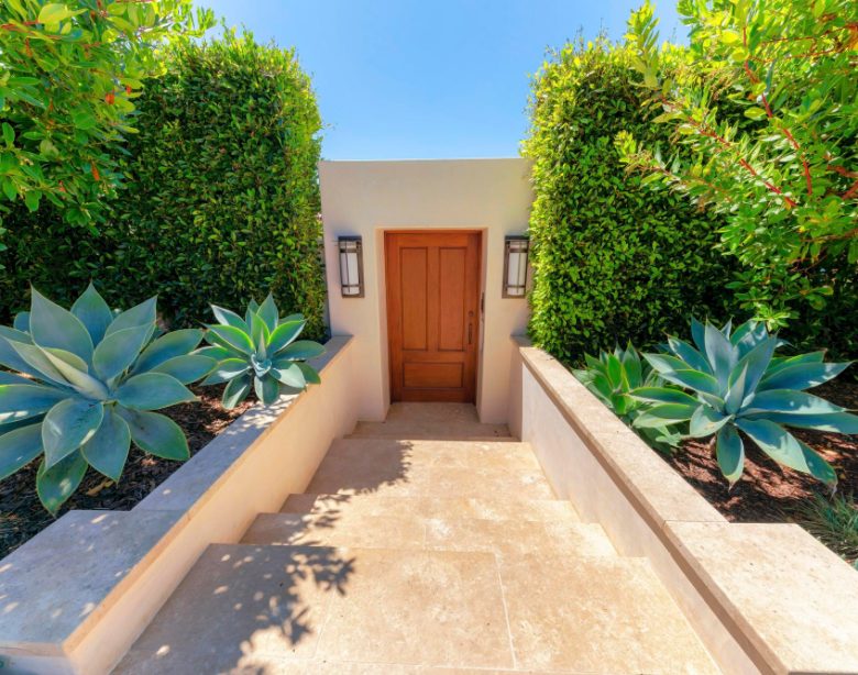 aménager une allée devant la porte d'entrée pour valoriser votre maison