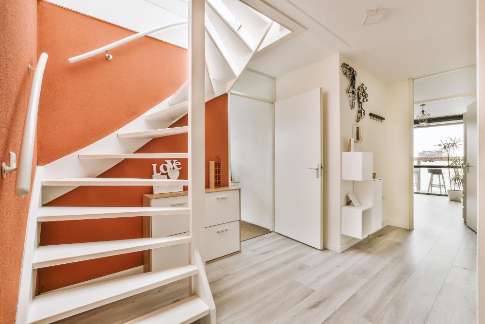 Aménagement sous escalier ouvert