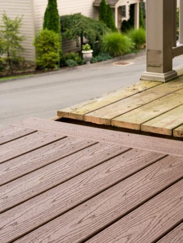 Terrasse sur pilotis en bois pour une construction réussie