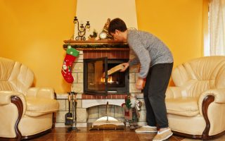 Habillage d'insert dans cheminée ancienne pour un rendu réussi