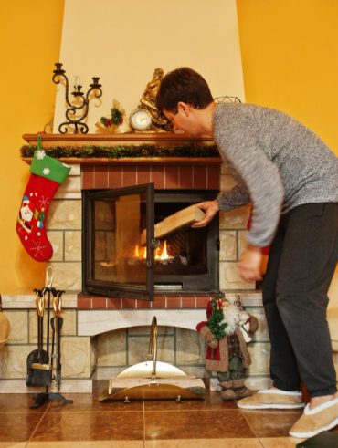 Habillage d'insert dans cheminée ancienne pour un rendu réussi