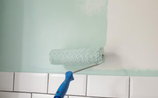 conseils pour choisir une peinture résistante à l’humidité dans la salle de bain