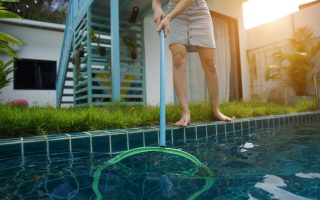 guide complet et conseils pratiques pour un dosage du chlore choc pour piscine par m3