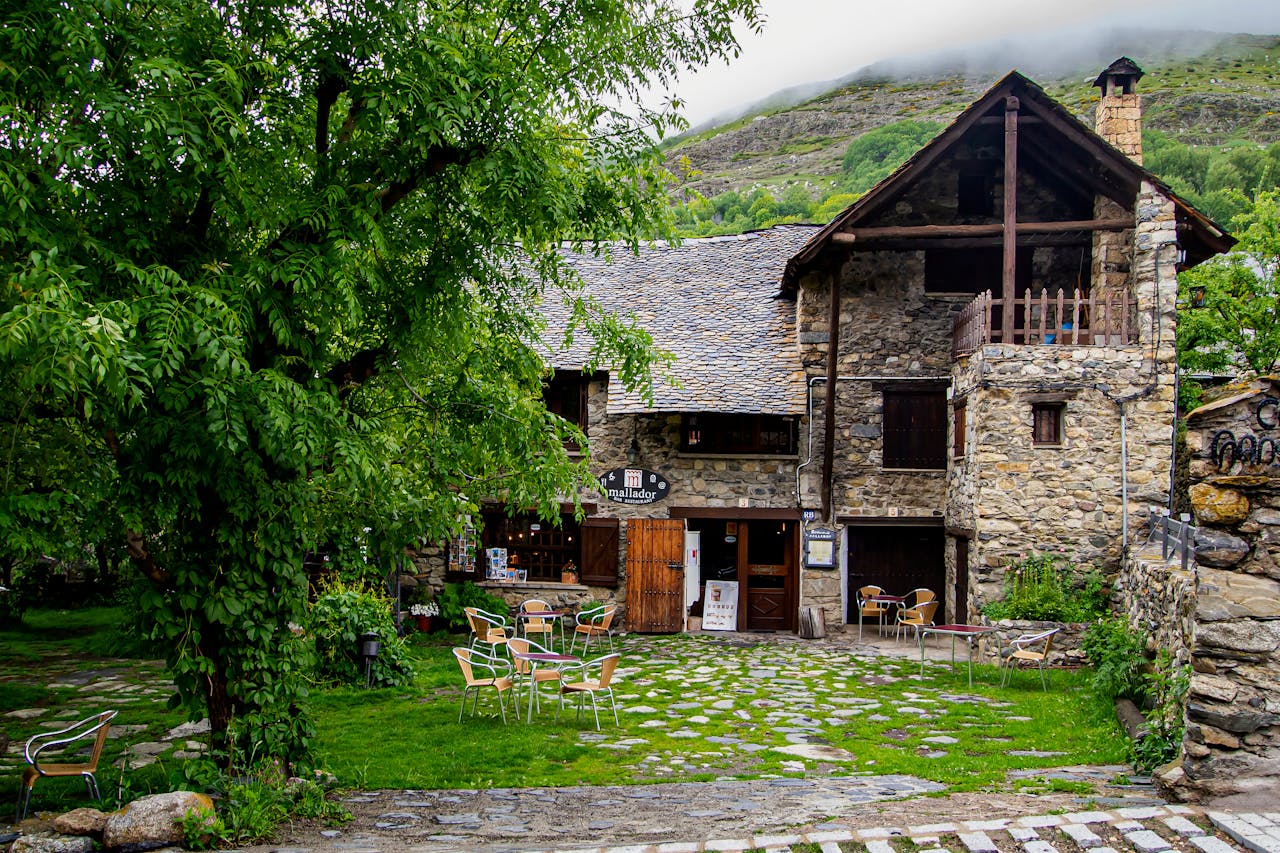 astuces pour aménager une cour devant maison